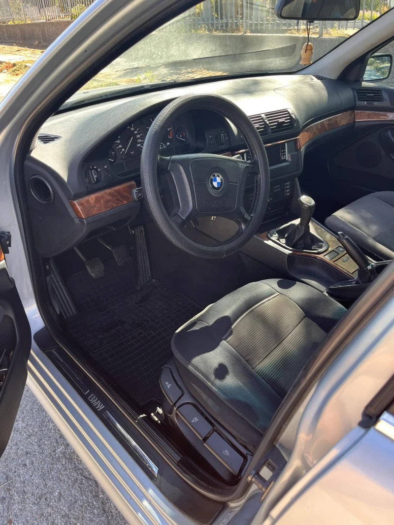 BMW 520, снимка 4 - Автомобили и джипове - 52311725