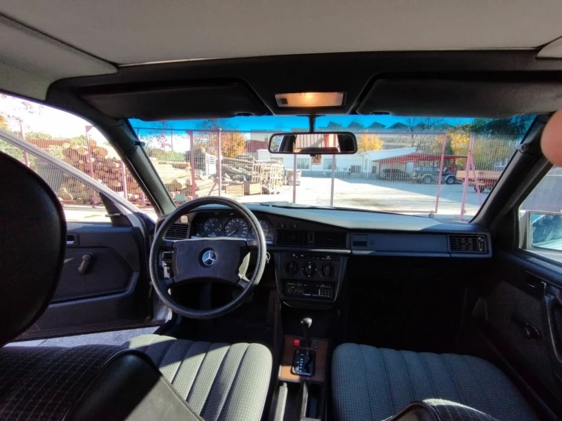 Mercedes-Benz 190 190_2.0benzin_Automatic , снимка 9 - Автомобили и джипове - 52901879