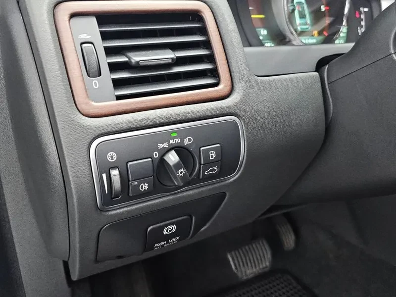 Volvo Xc70 D4 3Rd Generation, снимка 17 - Автомобили и джипове - 55220909