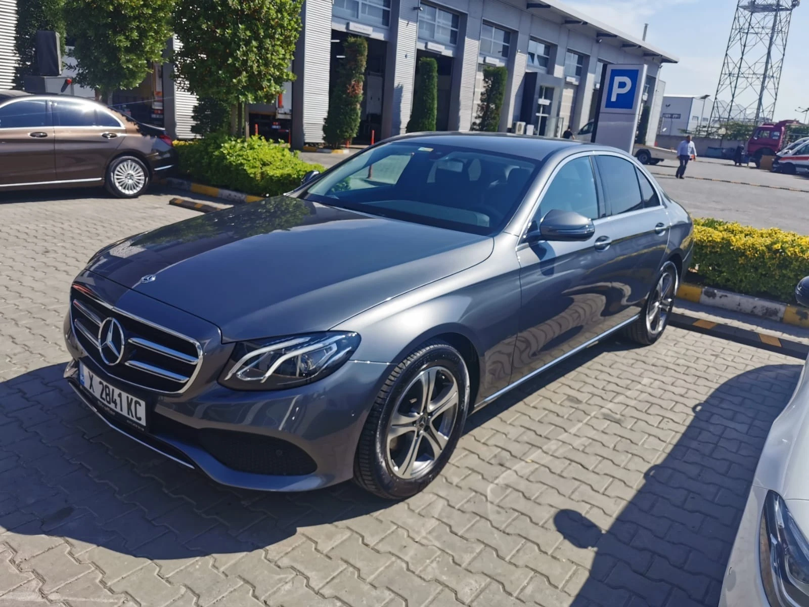 Mercedes-Benz E 200, снимка 1