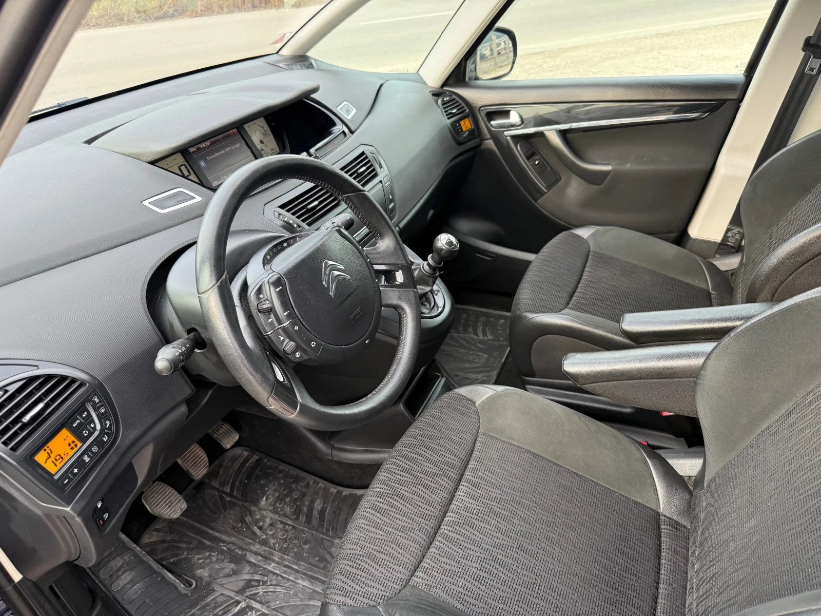 Citroen Grand C4 Picasso 1.6 HDI EXCLUSIVE - изображение 10