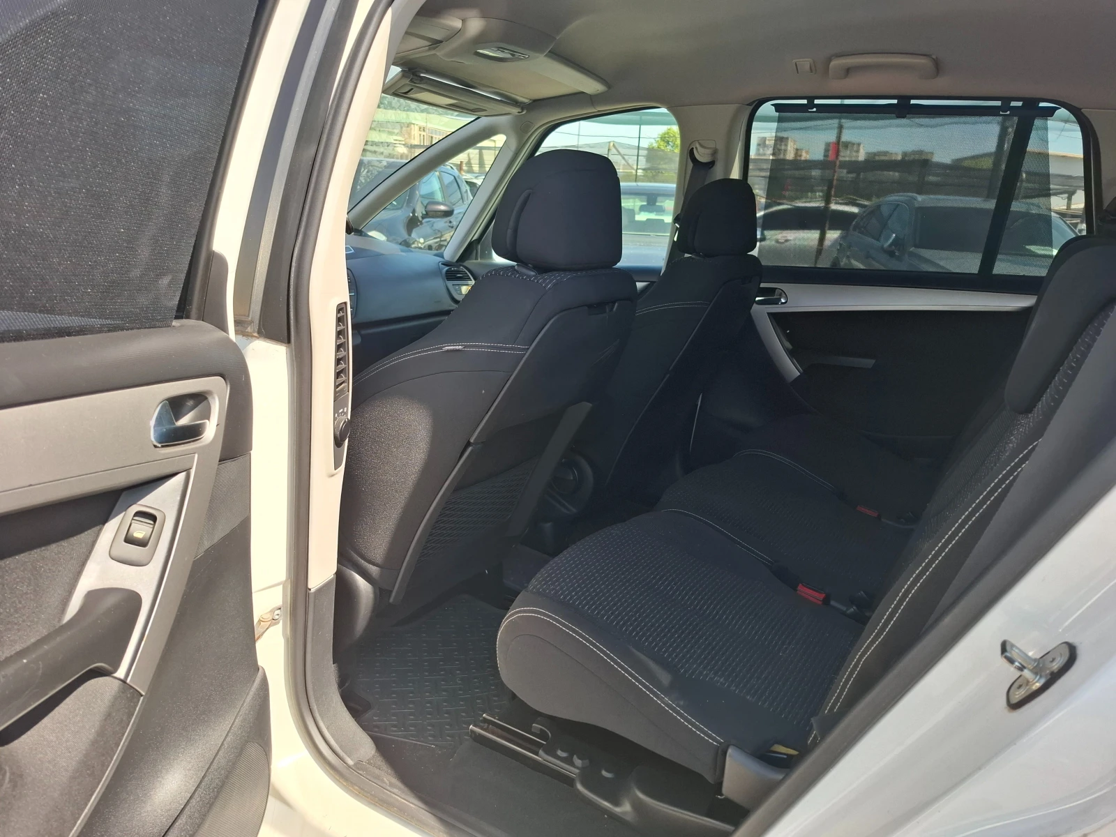 Citroen Grand C4 Picasso 2.0i 16v 7 места АВТОМАТ  - изображение 9