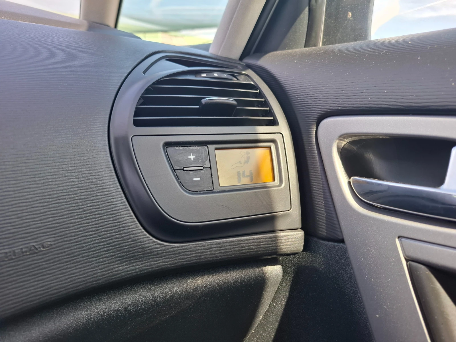 Citroen Grand C4 Picasso 2.0i 16v 7 места АВТОМАТ  | Mobile.bg — изображение 15