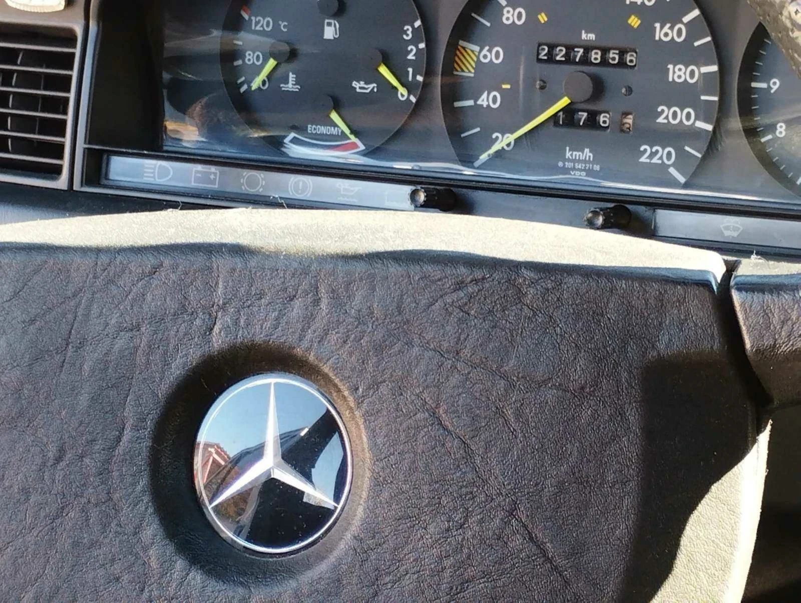 Mercedes-Benz 190 190_2.0benzin_Automatic  - изображение 5