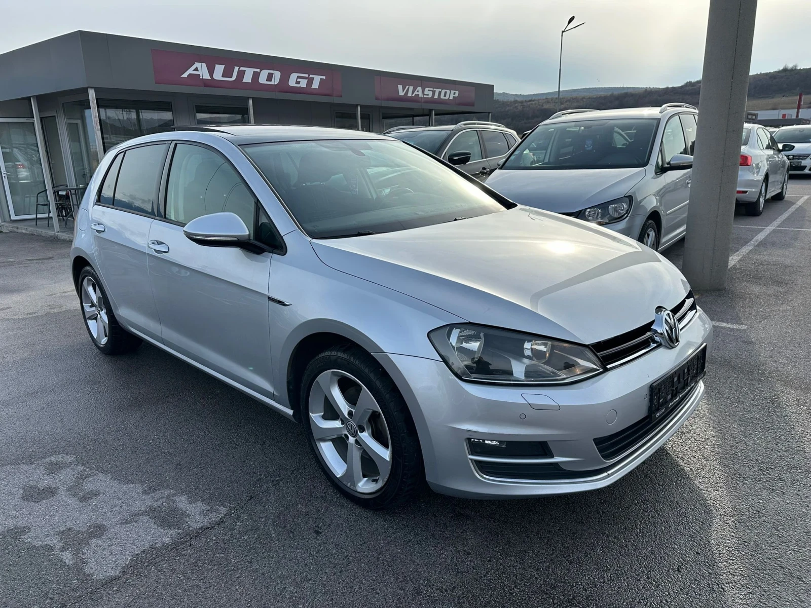 VW Golf 2.0 TDI Lounge BlueMotion Tech ! Топ състояние! - изображение 2