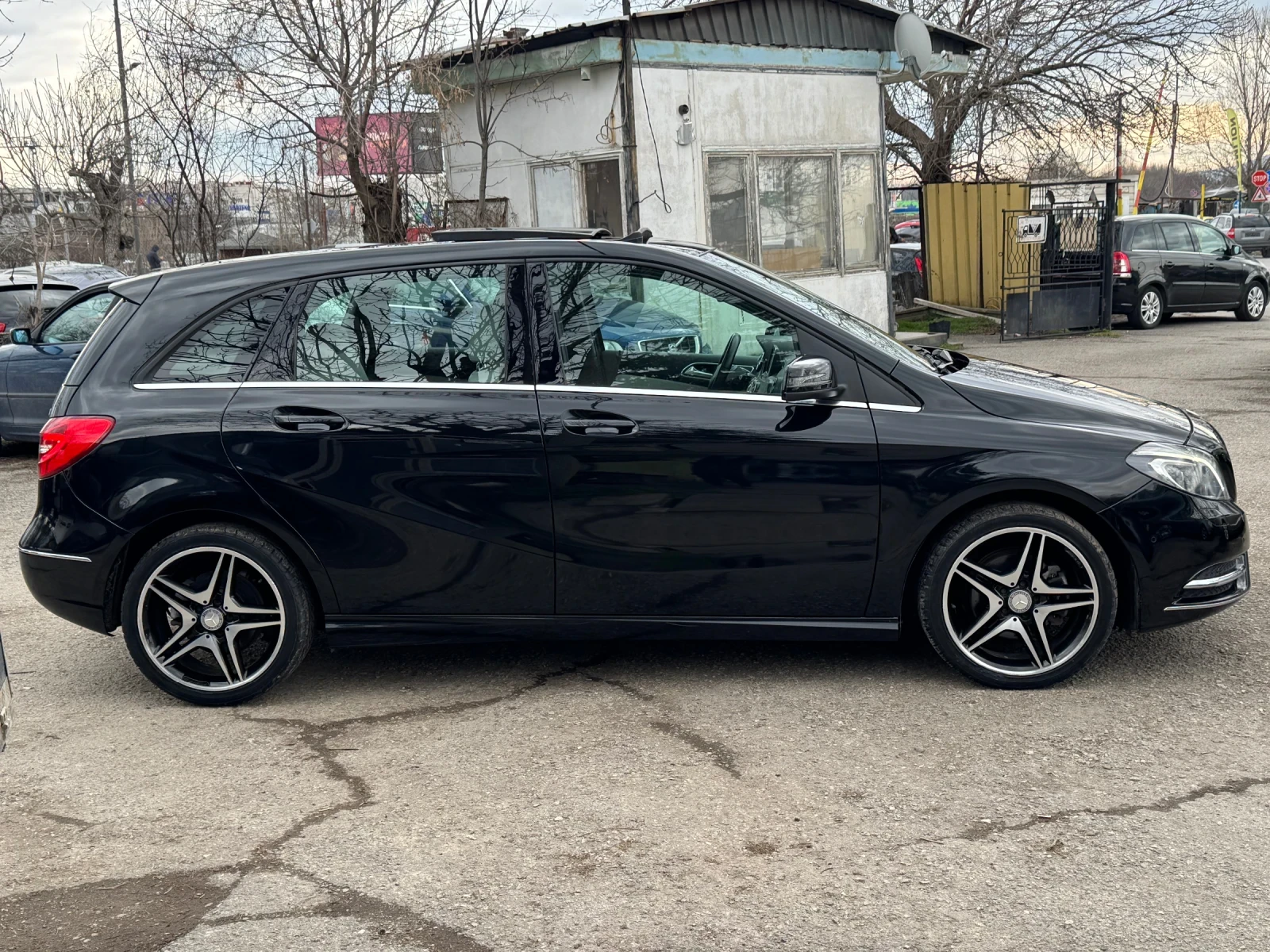 Mercedes-Benz B 200 Уникат! Нова ! AMG ! Фул Екстри! - изображение 4