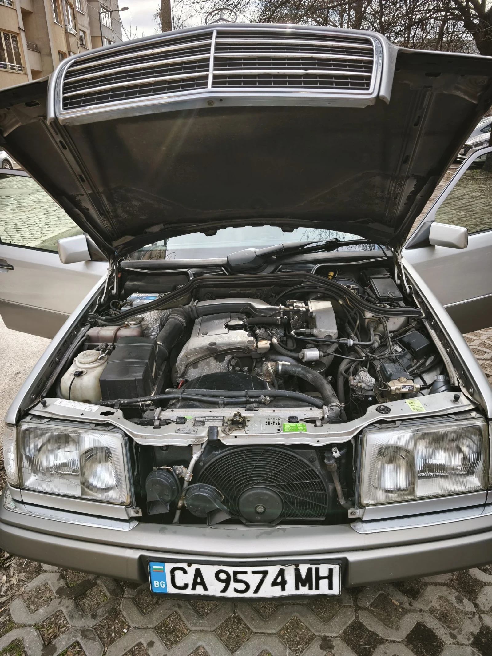 Mercedes-Benz E 200, снимка 13 - Автомобили и джипове - 53964365