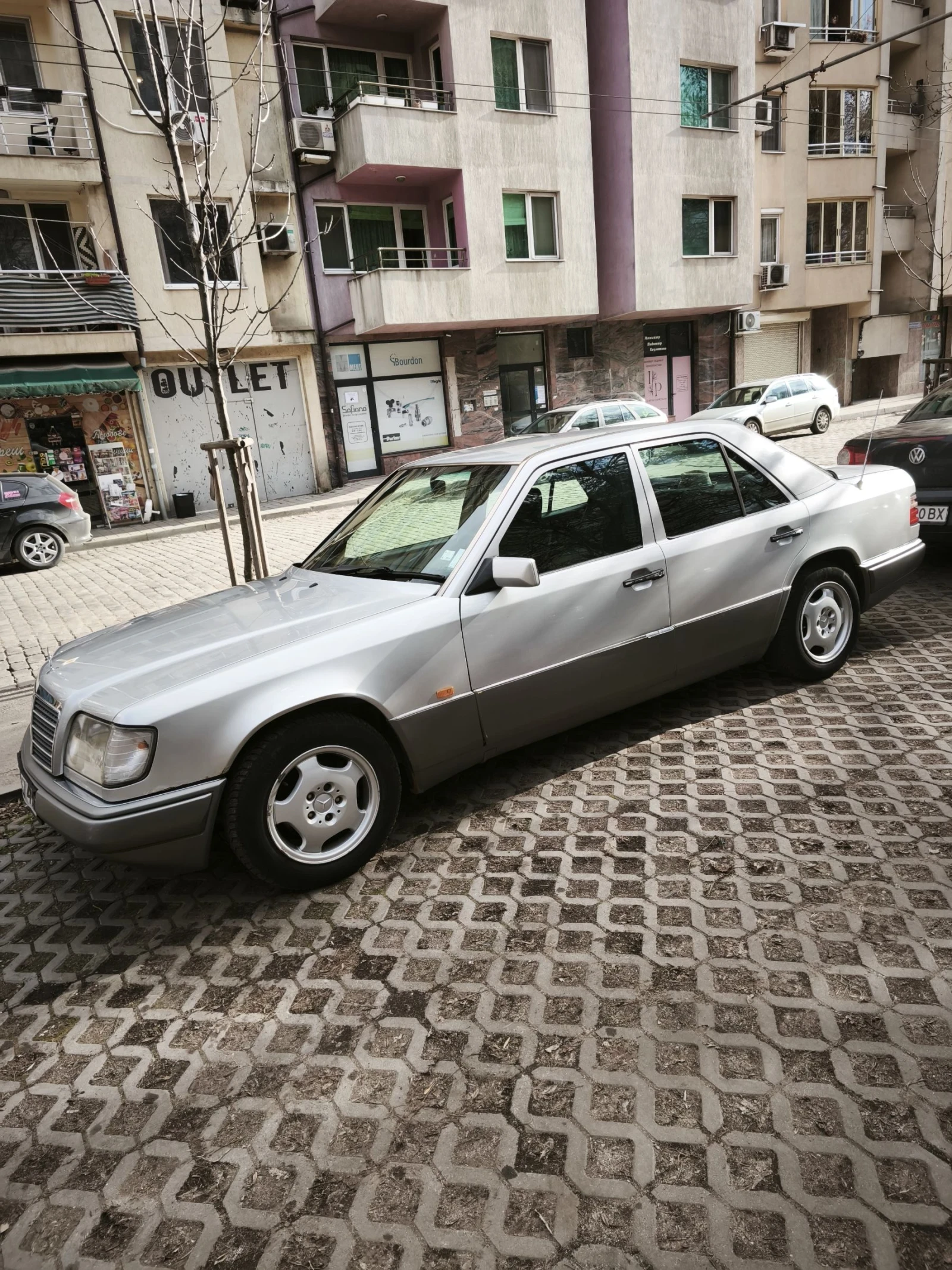 Mercedes-Benz E 200, снимка 2 - Автомобили и джипове - 53964365
