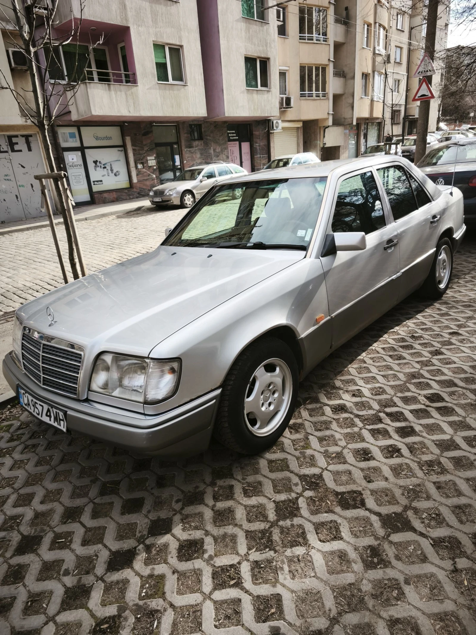 Mercedes-Benz E 200, снимка 5 - Автомобили и джипове - 53964365