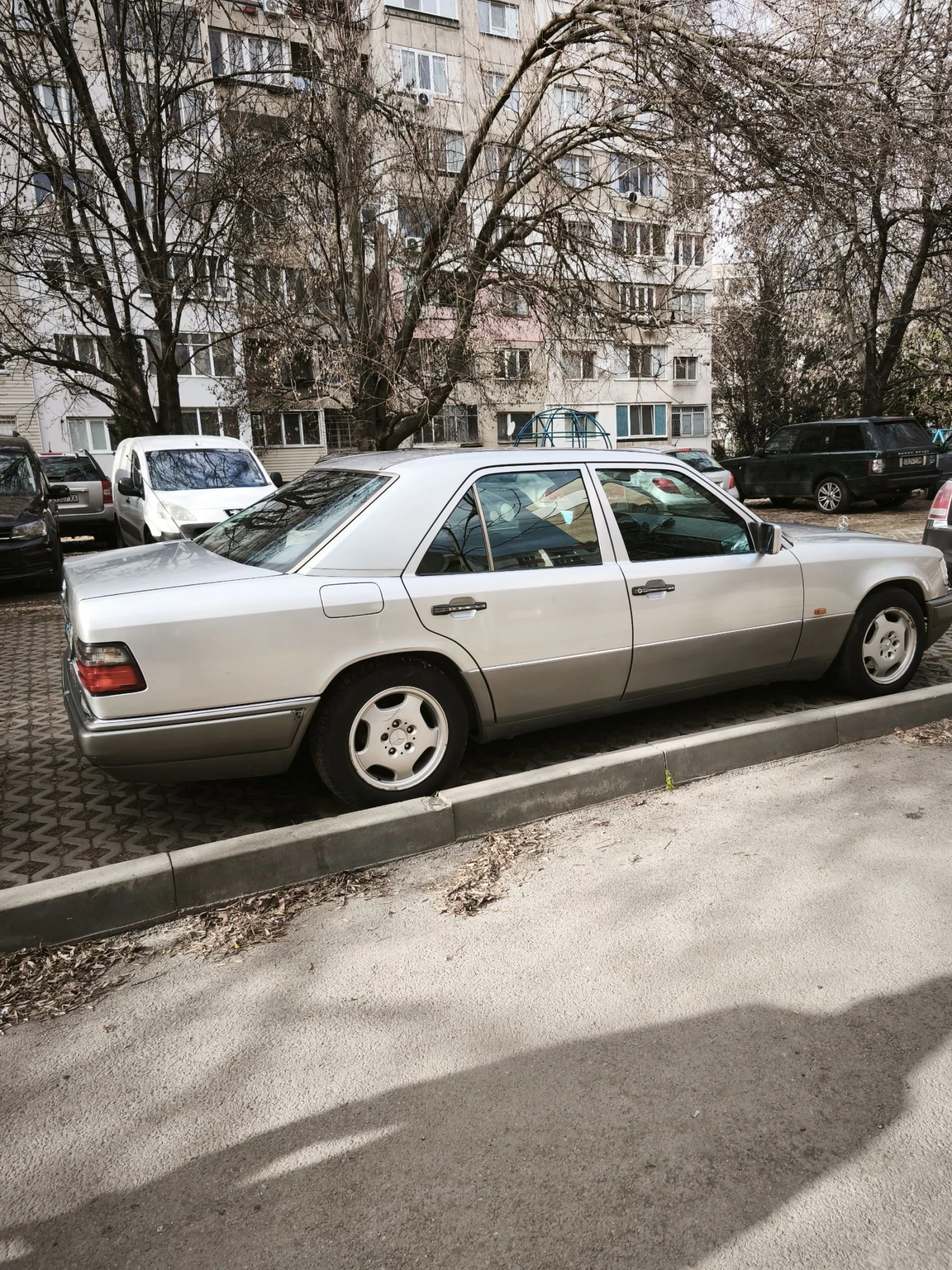 Mercedes-Benz E 200, снимка 3 - Автомобили и джипове - 53964365