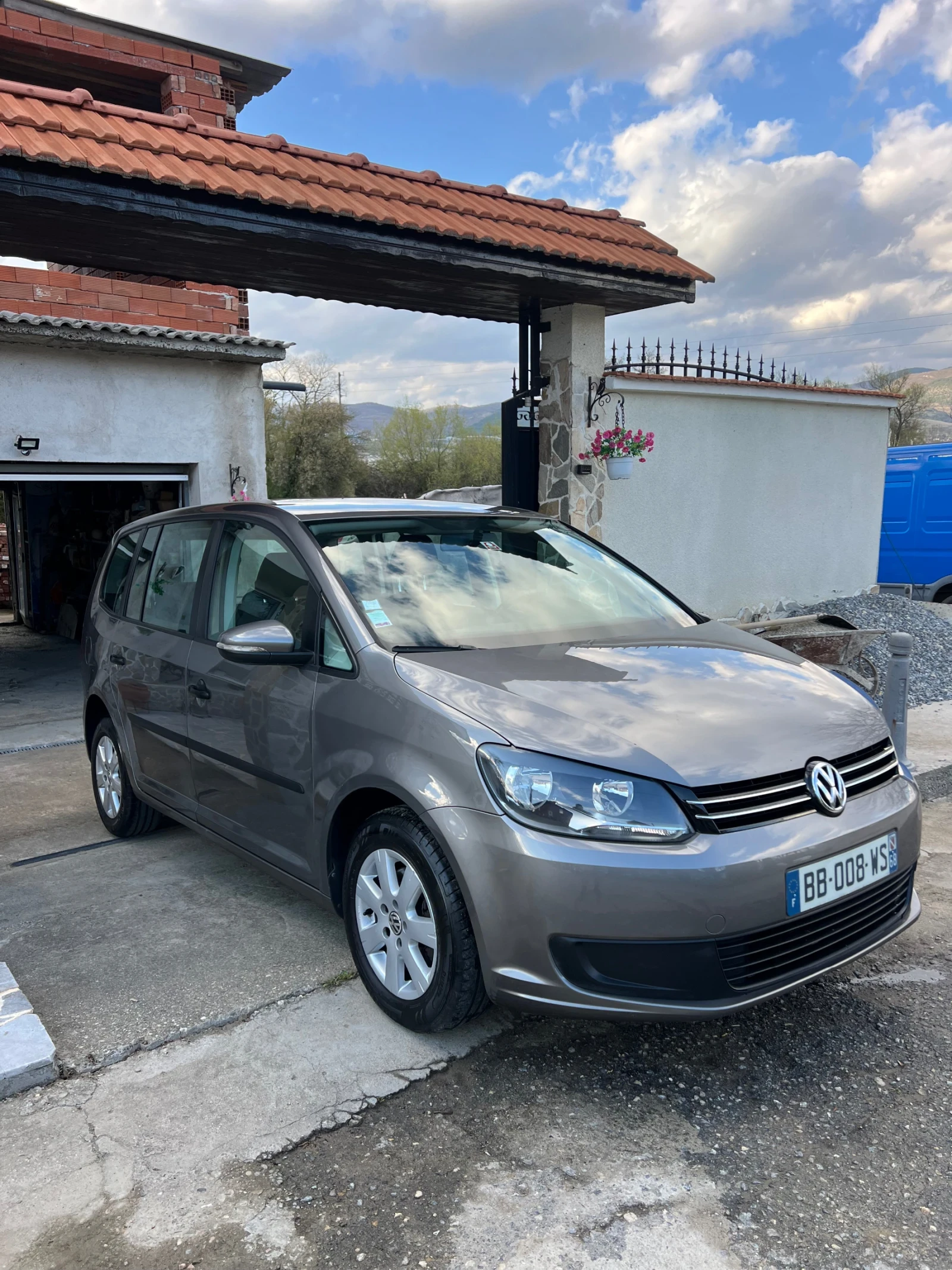 VW Touran 1.6TDI, снимка 5 - Автомобили и джипове - 54191959