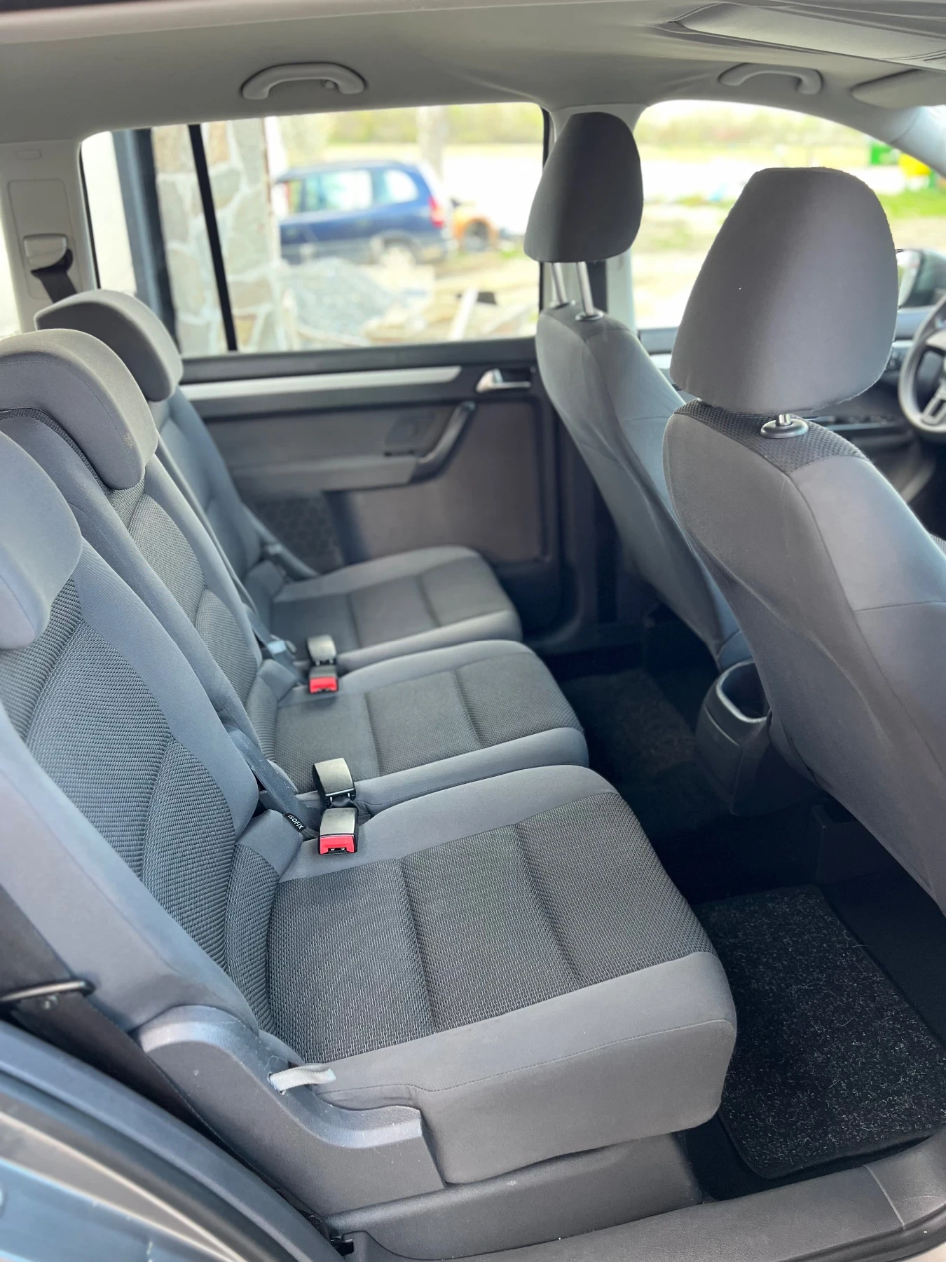 VW Touran 1.6TDI, снимка 9 - Автомобили и джипове - 54191959