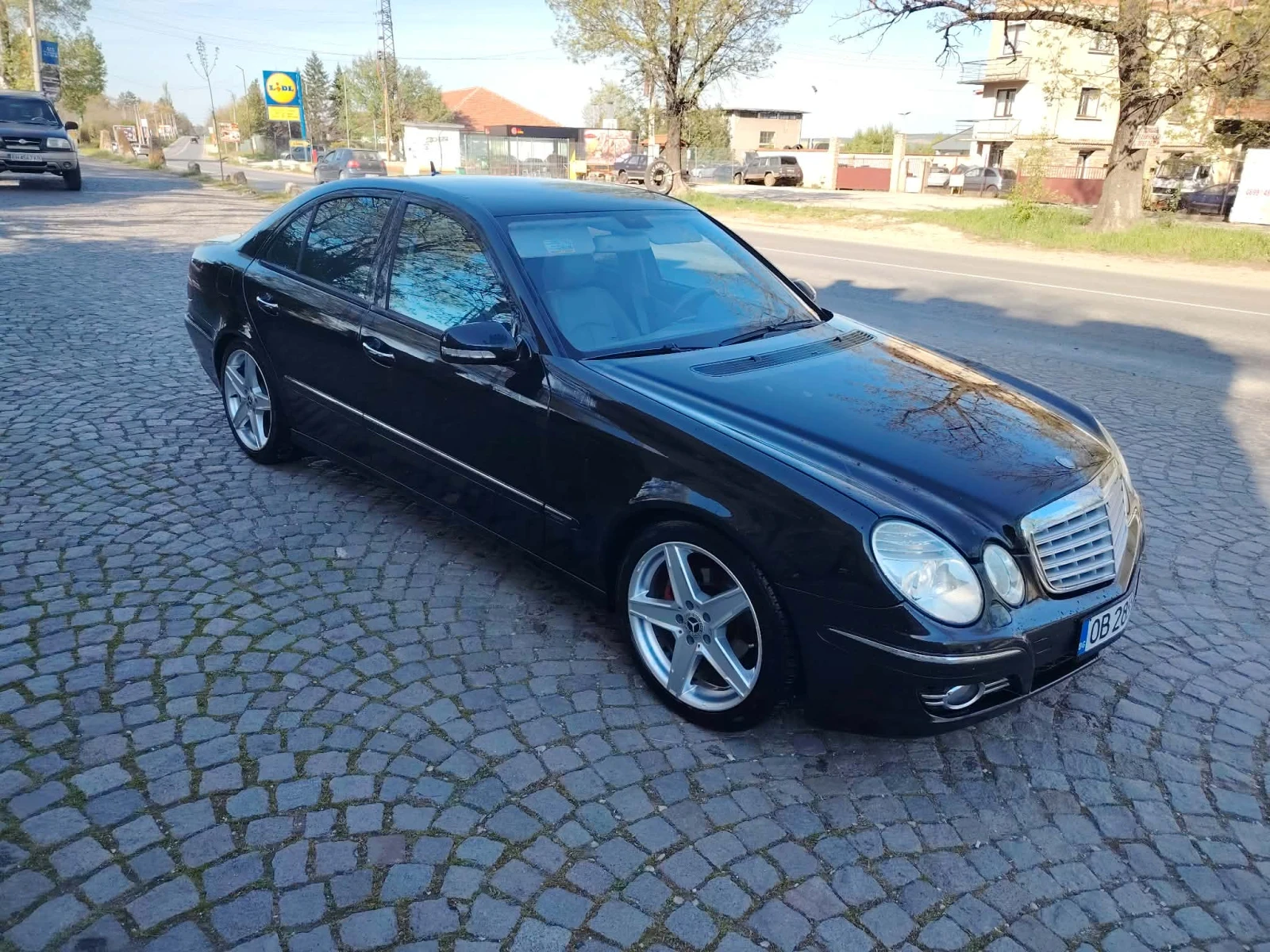 Mercedes-Benz E 220, снимка 4 - Автомобили и джипове - 54247049