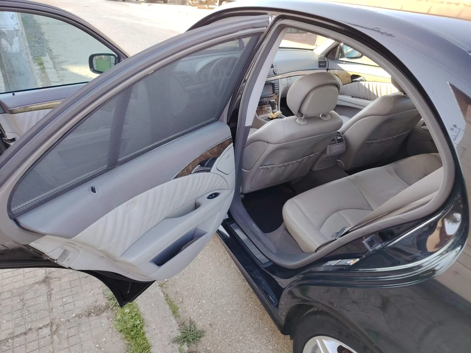 Mercedes-Benz E 220, снимка 8 - Автомобили и джипове - 54247049