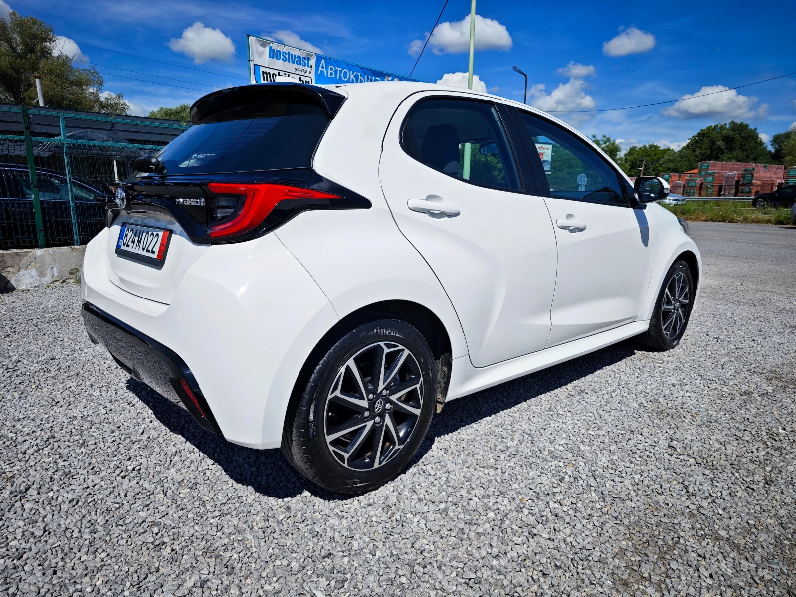 Toyota Yaris 1.5 Hiybrid 16000km.! , снимка 5 - Автомобили и джипове - 54908546