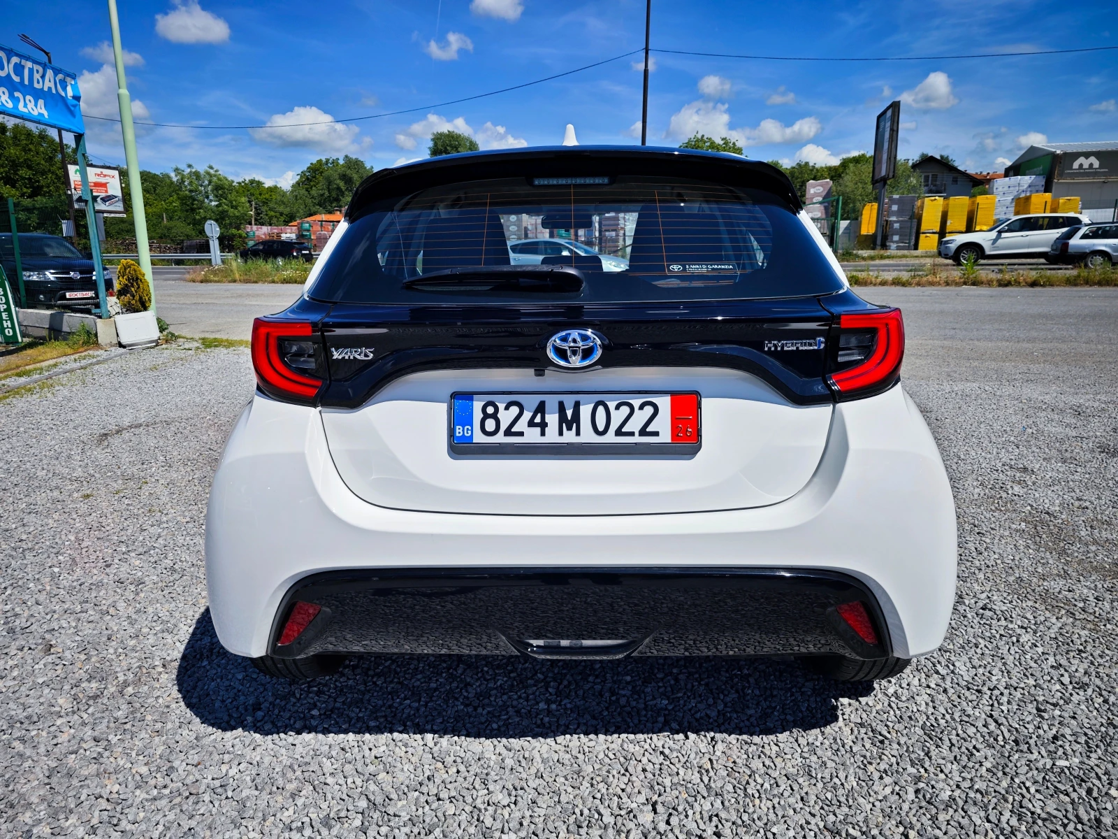 Toyota Yaris 1.5 Hiybrid 16000km.! , снимка 4 - Автомобили и джипове - 54908546