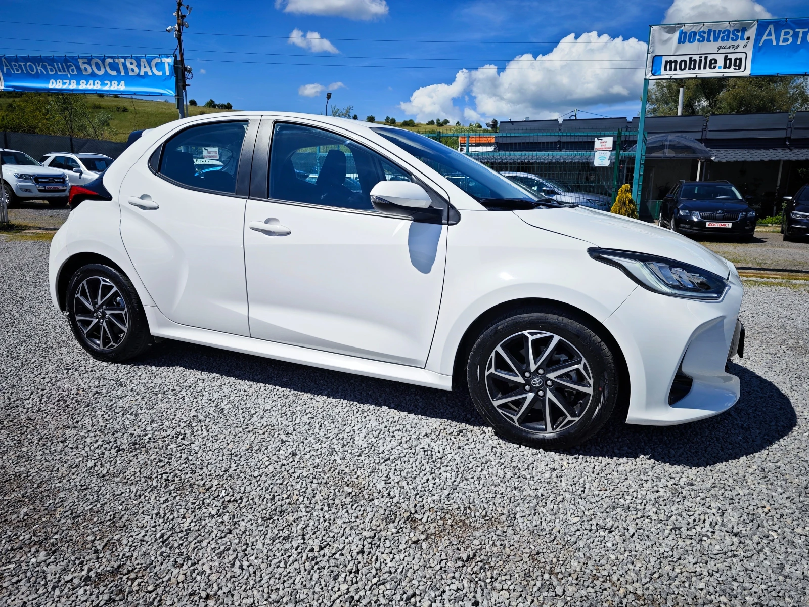 Toyota Yaris 1.5 Hiybrid 16000km.! , снимка 6 - Автомобили и джипове - 54908546