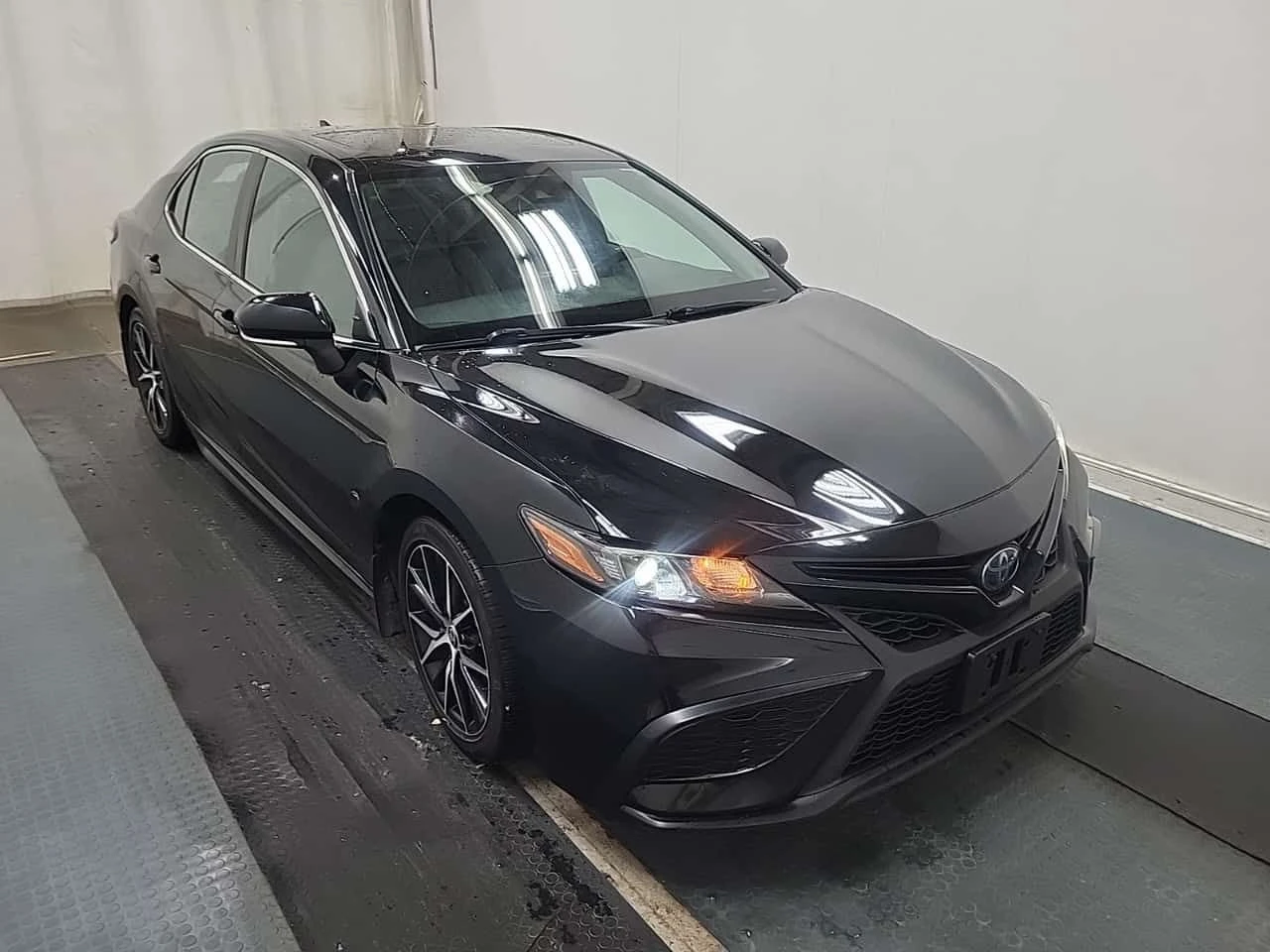 Toyota Camry * HYBRID SE * CARFAX * , снимка 3 - Автомобили и джипове - 55644331