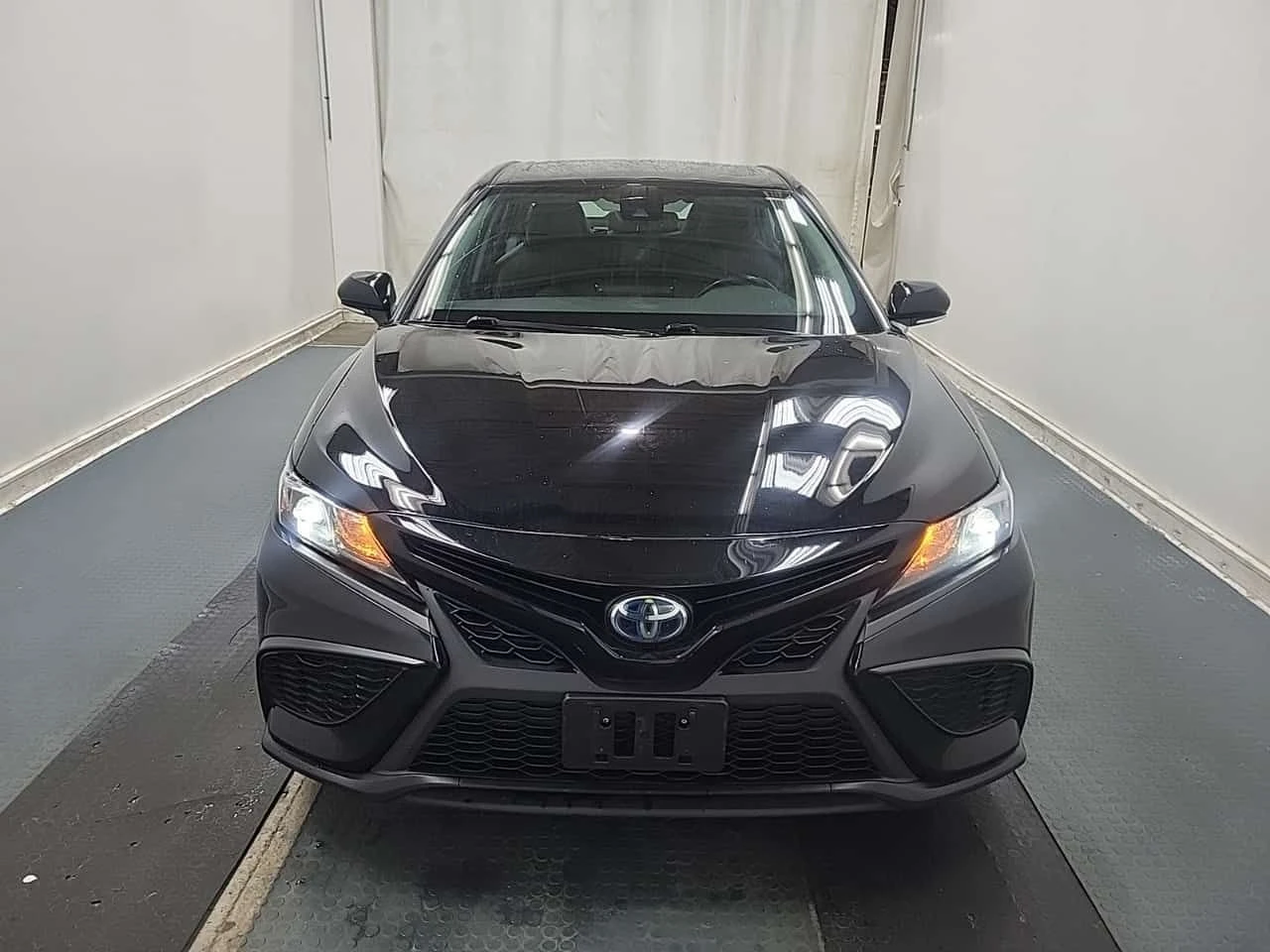 Toyota Camry * HYBRID SE * CARFAX * , снимка 2 - Автомобили и джипове - 55644331