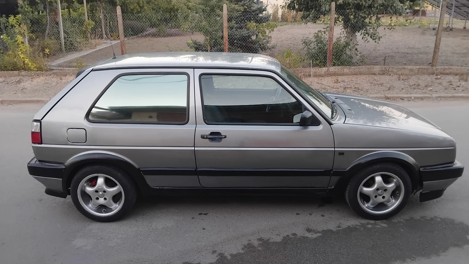 VW Golf 1.6/75коня/бензин , снимка 12 - Автомобили и джипове - 56169174