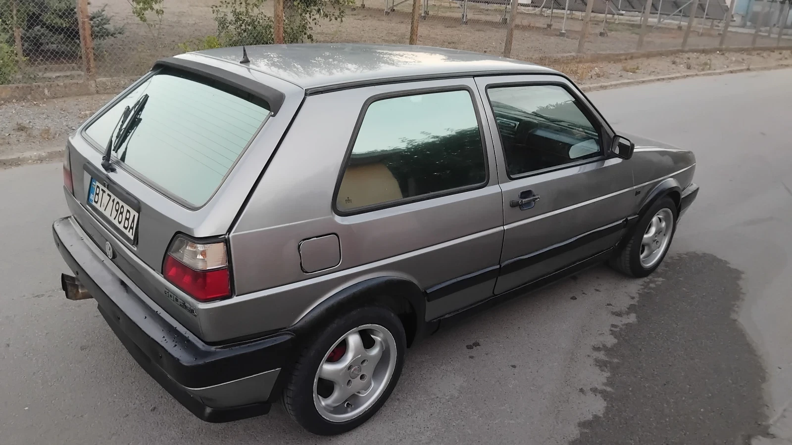 VW Golf 1.6/75коня/бензин , снимка 11 - Автомобили и джипове - 56169174