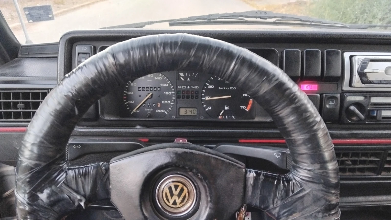 VW Golf 1.6/75коня/бензин , снимка 4 - Автомобили и джипове - 56169174