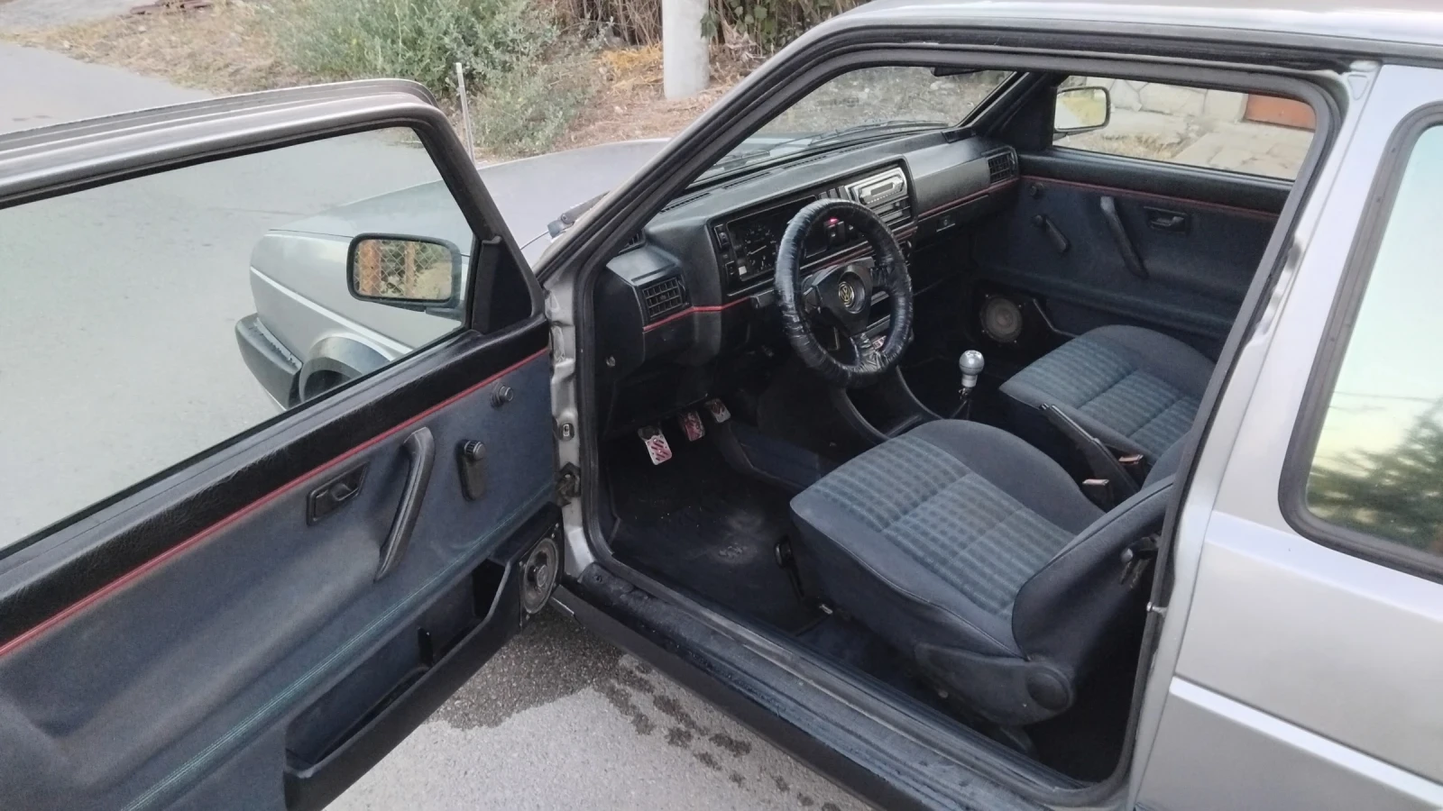 VW Golf 1.6/75коня/бензин , снимка 3 - Автомобили и джипове - 56169174