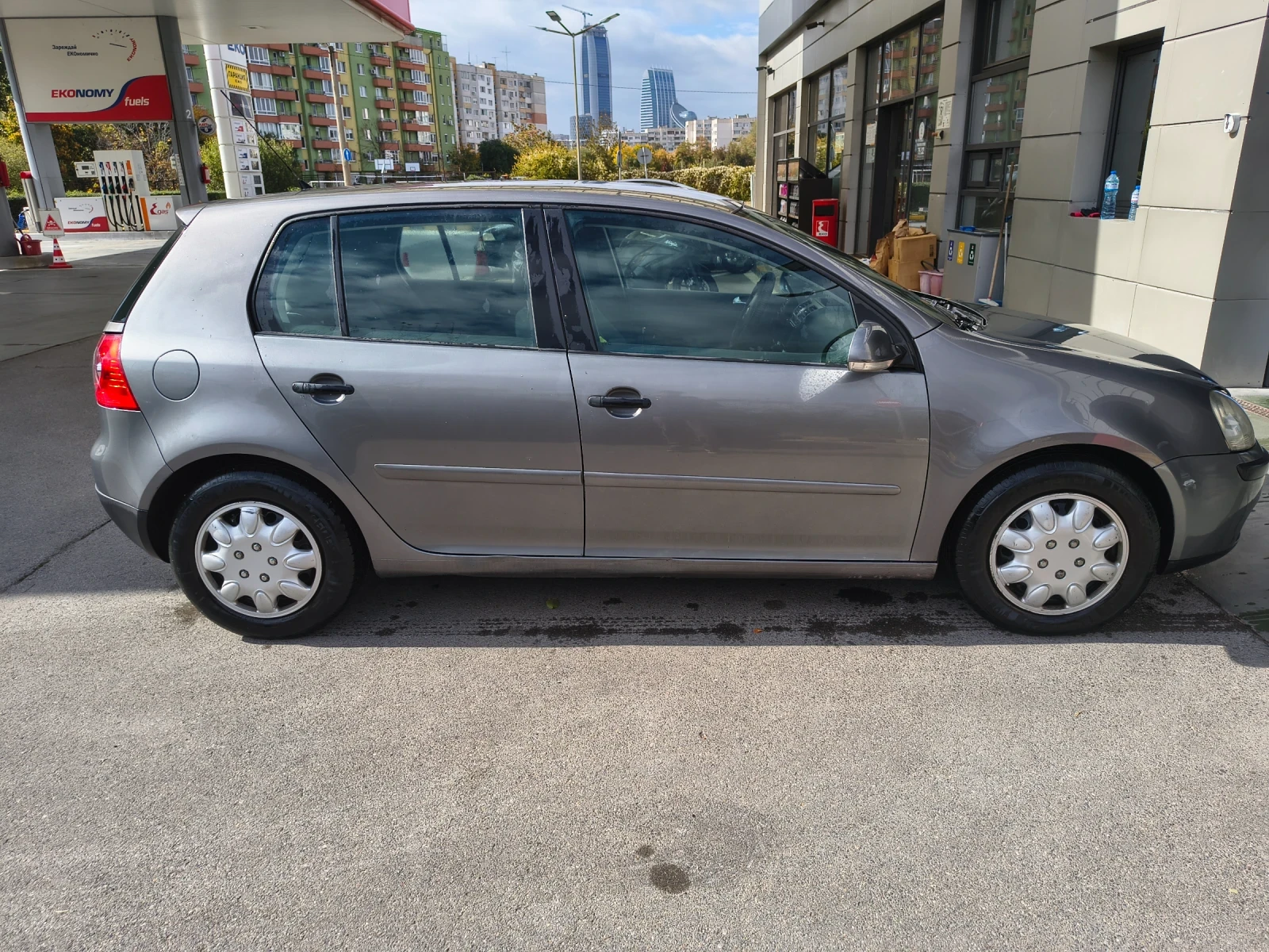 VW Golf V, снимка 8 - Автомобили и джипове - 56554060