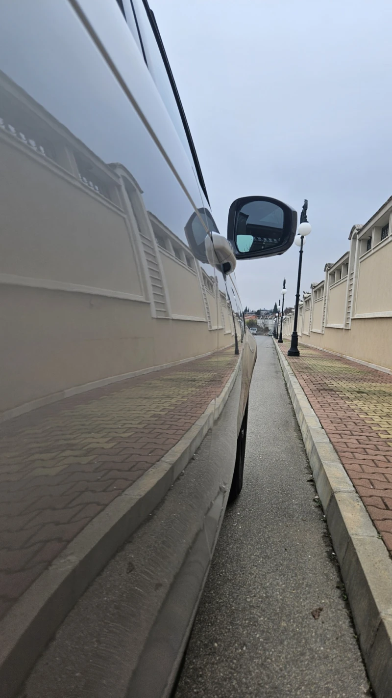 Land Rover Discovery Luxury Night Package, снимка 7 - Автомобили и джипове - 52934759