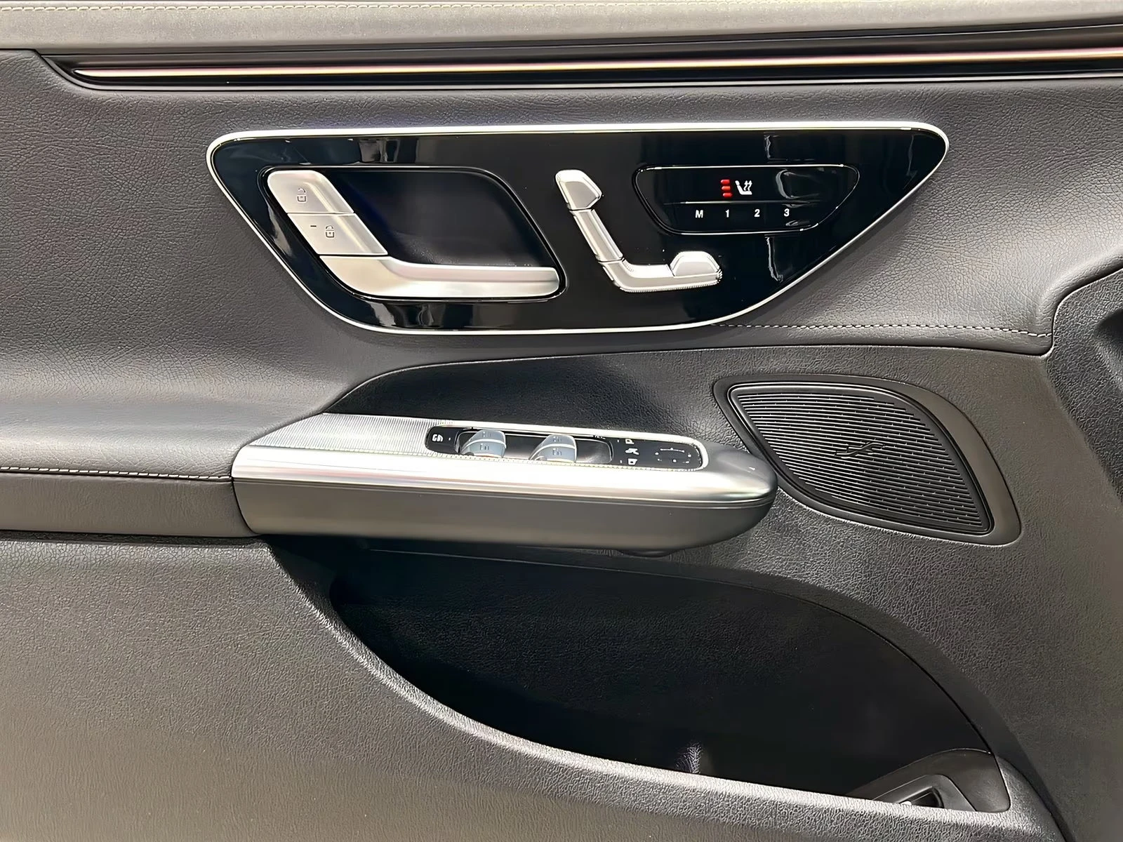 Mercedes-Benz EQE 300/ELECTRIC-ART/245HP/LED/CAM/MEMO/BURM/DIGI/420g - изображение 10