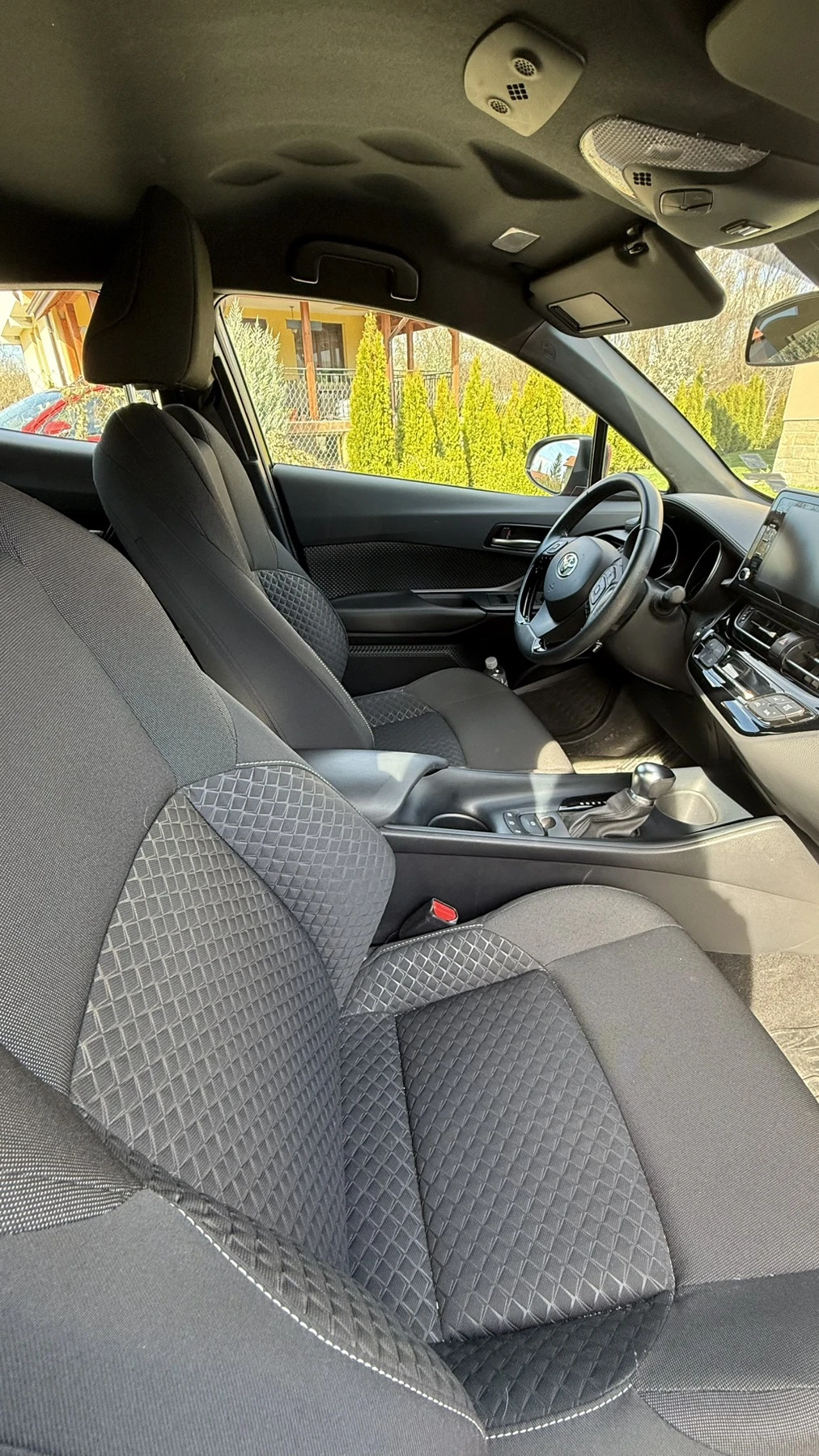 Toyota C-HR HYBRID, снимка 8 - Автомобили и джипове - 54123058