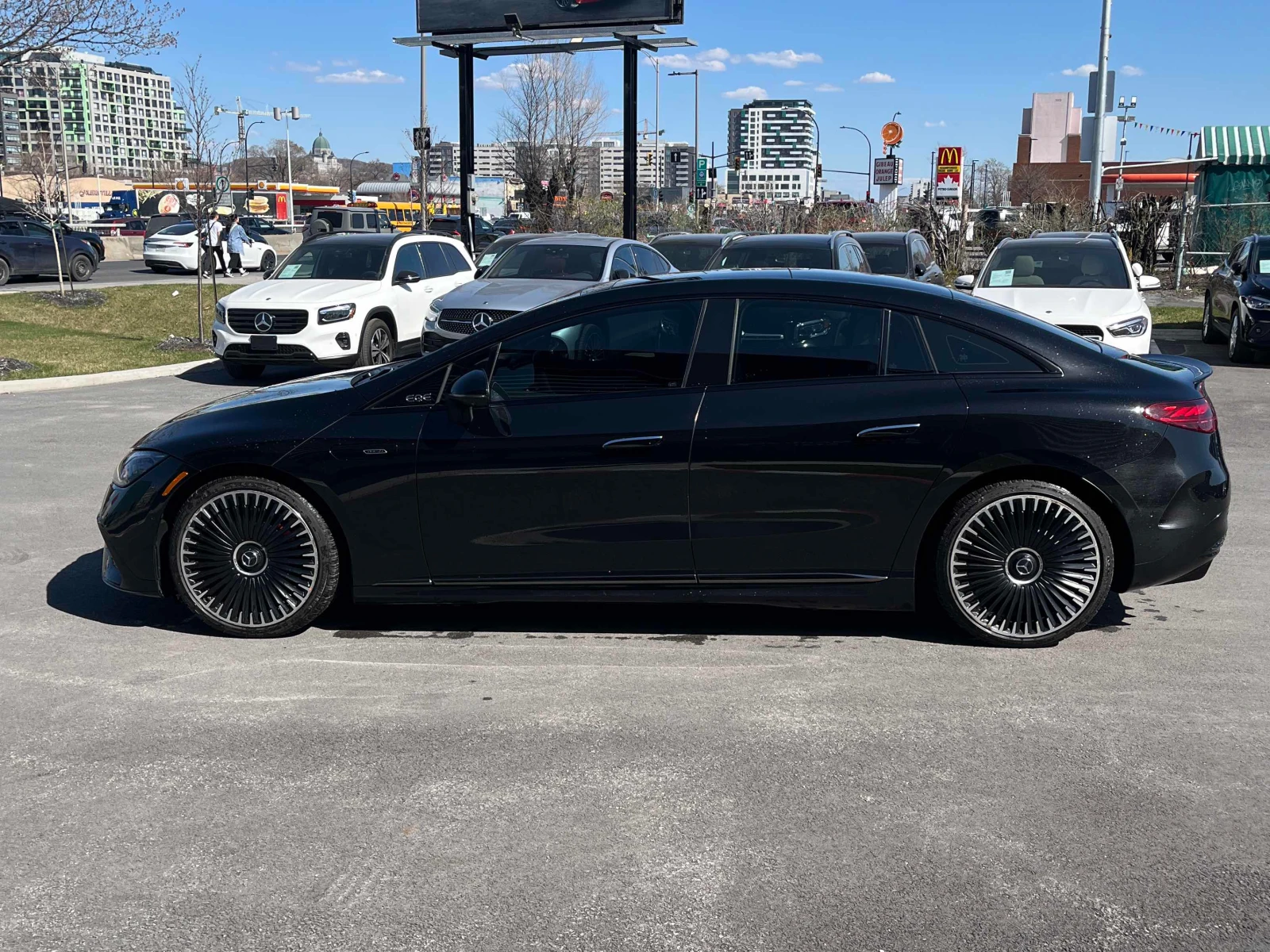 Mercedes-Benz EQE AMG* 4MATIC * Pano* 360view* Burmester* Подгрев* , снимка 3 - Автомобили и джипове - 54412796