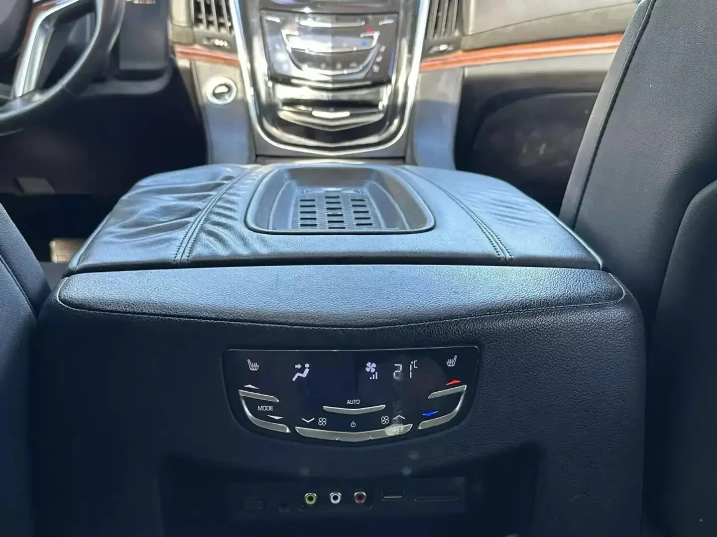 Cadillac Escalade Premium ЦЕНА ДО БЪЛГАРИЯ РЕГИСТРАЦИЯ & АВТОКРЕДИТ, снимка 14 - Автомобили и джипове - 55275160