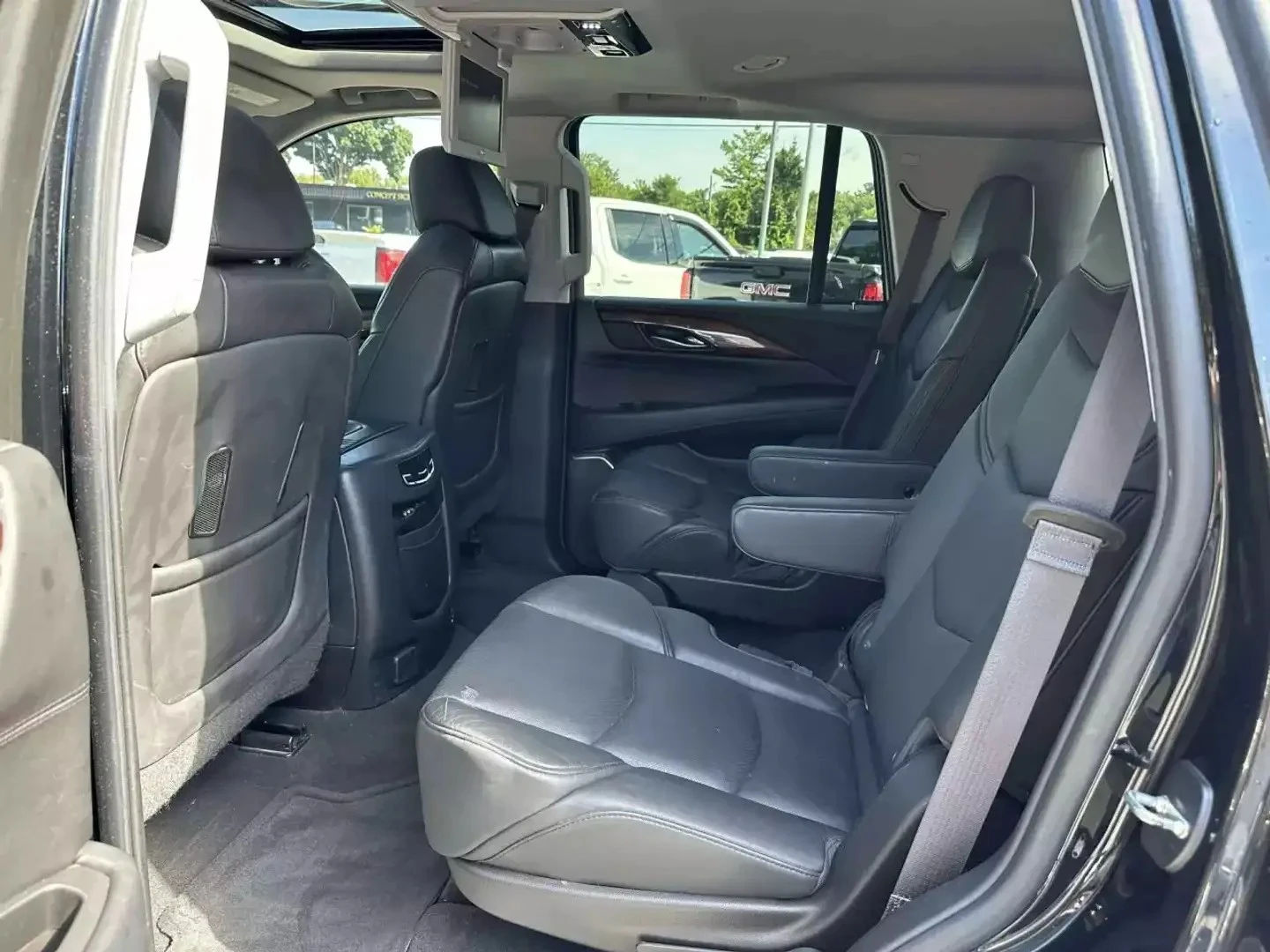 Cadillac Escalade Premium ЦЕНА ДО БЪЛГАРИЯ РЕГИСТРАЦИЯ & АВТОКРЕДИТ, снимка 16 - Автомобили и джипове - 55275160