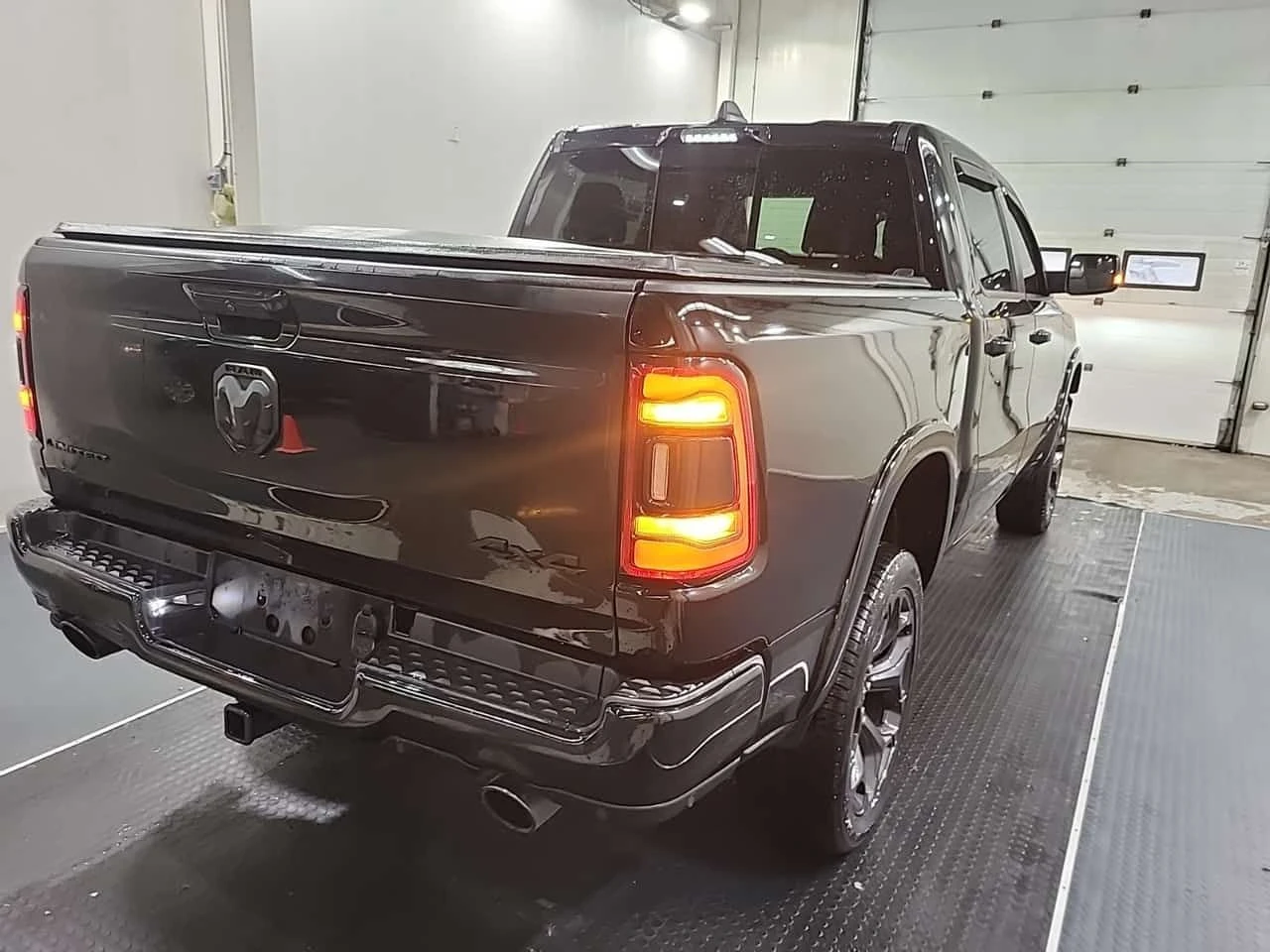 Dodge RAM 1500 * LIMITED CREW CAB SHORT BED * CARFAX * БЕЗ ПЪРВОН, снимка 3 - Автомобили и джипове - 55464341