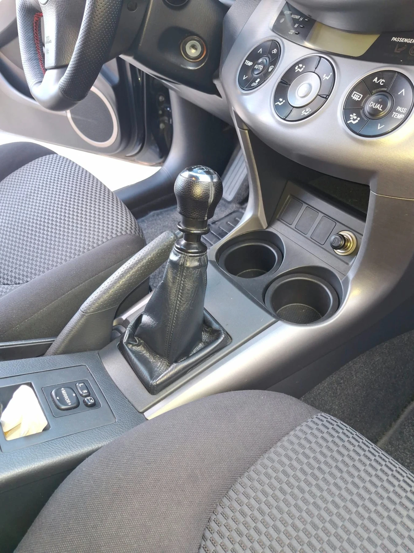 Toyota Rav4 2.2, снимка 5 - Автомобили и джипове - 56330858