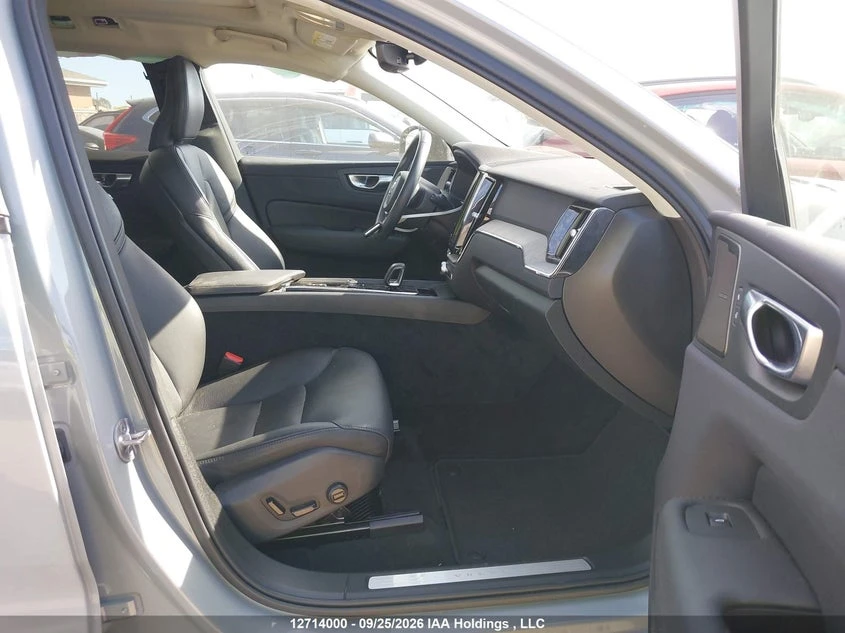 Volvo XC60 2l B5 Plus Dark Theme, снимка 5 - Автомобили и джипове - 56631005