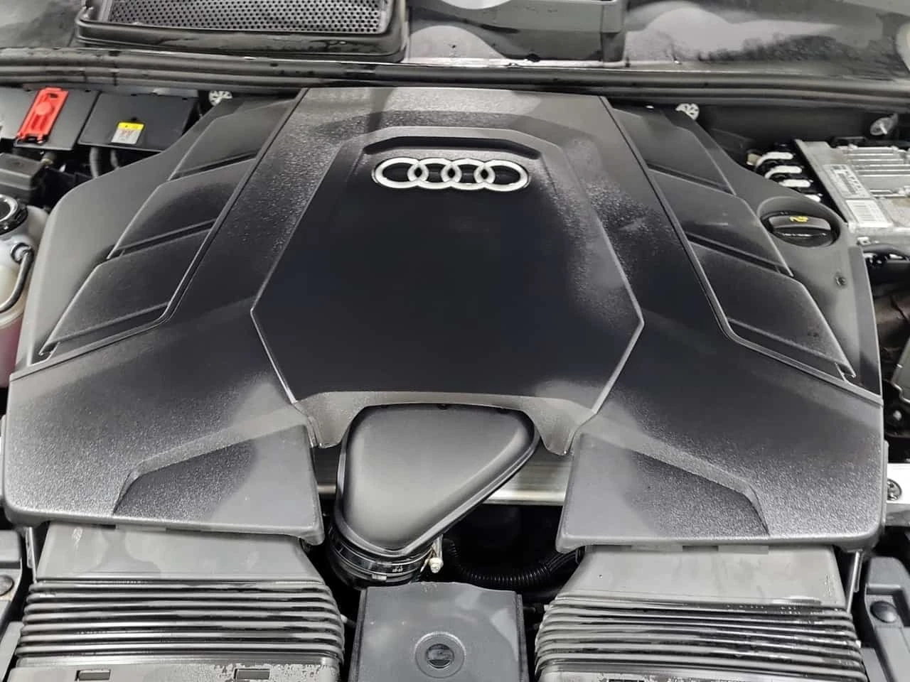 Audi Q8 * 55 Tfsi Quattro Technik * CARFAX * , снимка 16 - Автомобили и джипове - 56655708