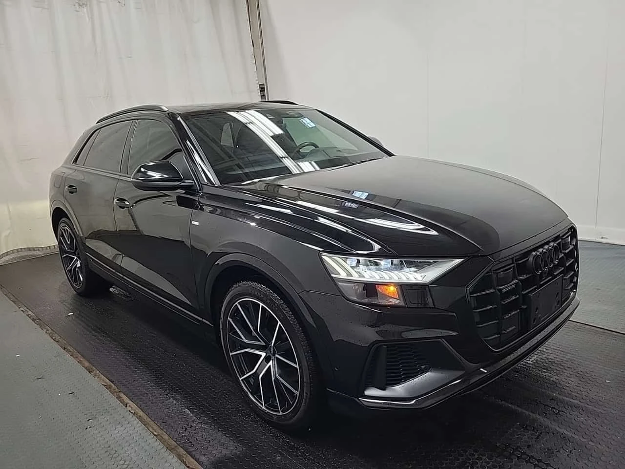 Audi Q8 * 55 Tfsi Quattro Technik * CARFAX * , снимка 5 - Автомобили и джипове - 56655708