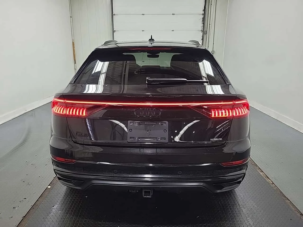 Audi Q8 * 55 Tfsi Quattro Technik * CARFAX * , снимка 17 - Автомобили и джипове - 56655708