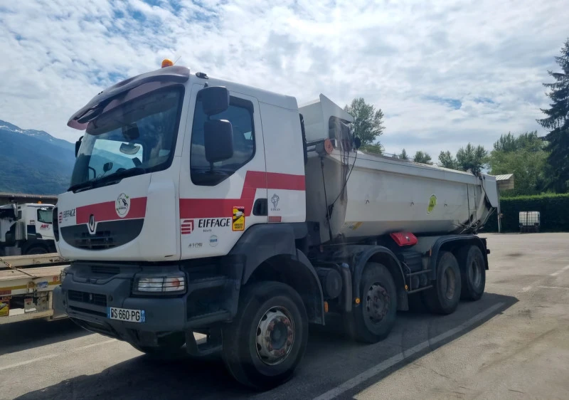 Renault Kerax 410.32 DXI 8x4 самосвал , снимка 5 - Камиони - 46687197