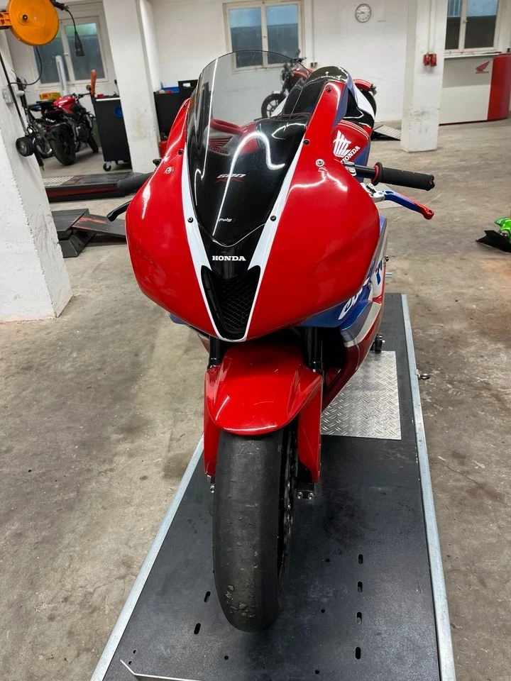 Honda Cbr 600RR - изображение 3