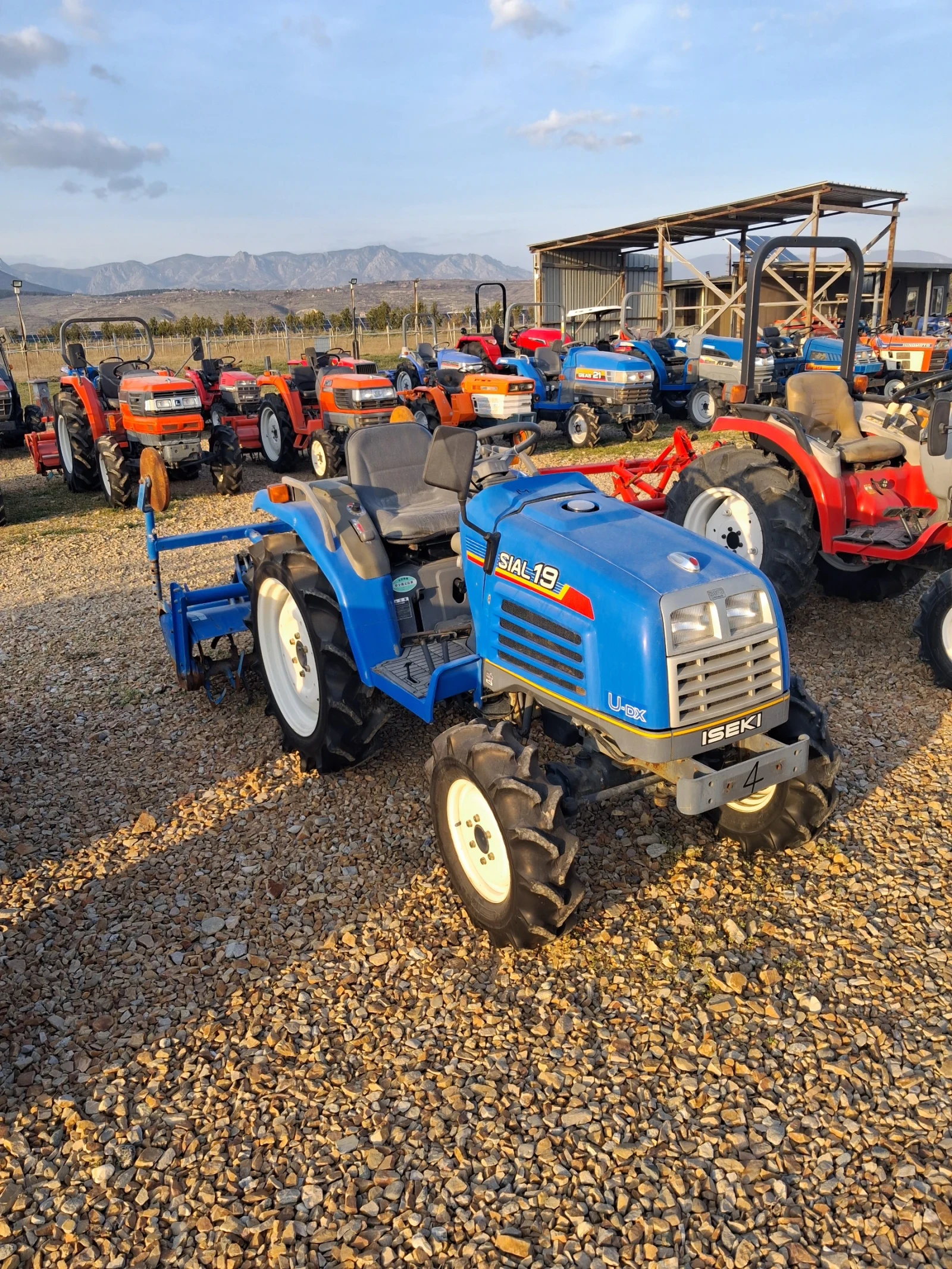 Трактор Kubota скайтрак 