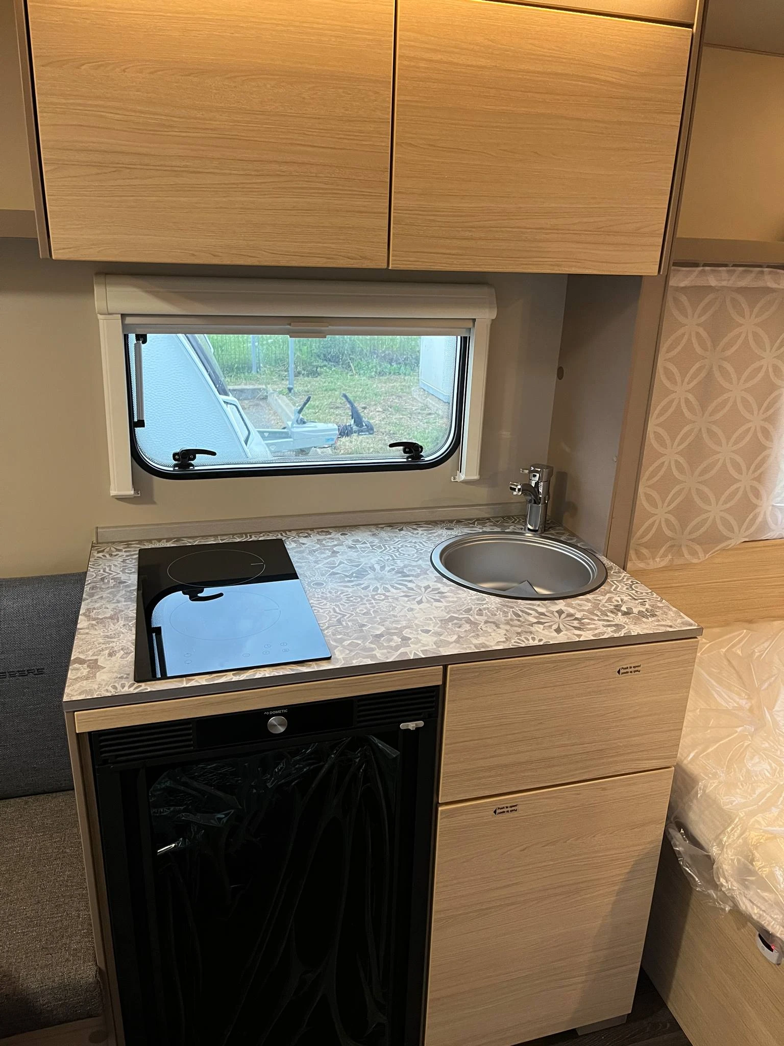 Каравана Weinsberg 450FU* КЛИМАТИК DOMETIC - изображение 5