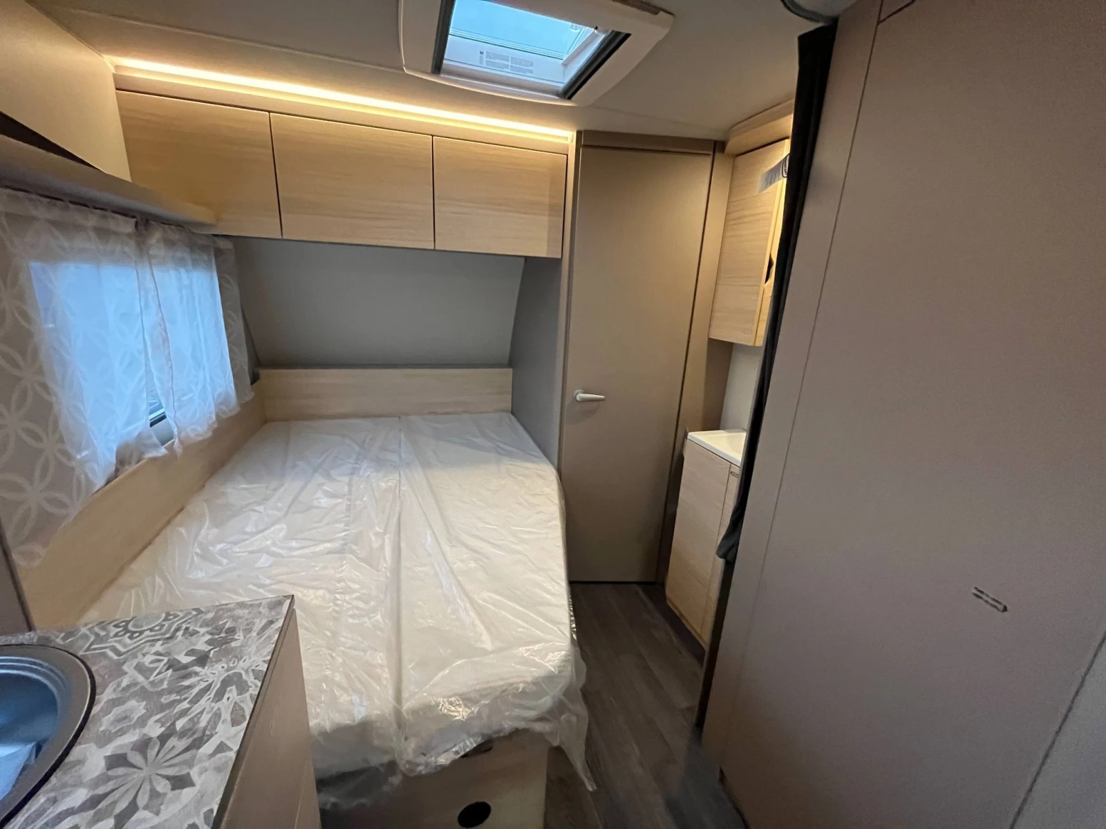 Каравана Weinsberg 450FU* КЛИМАТИК DOMETIC - изображение 3