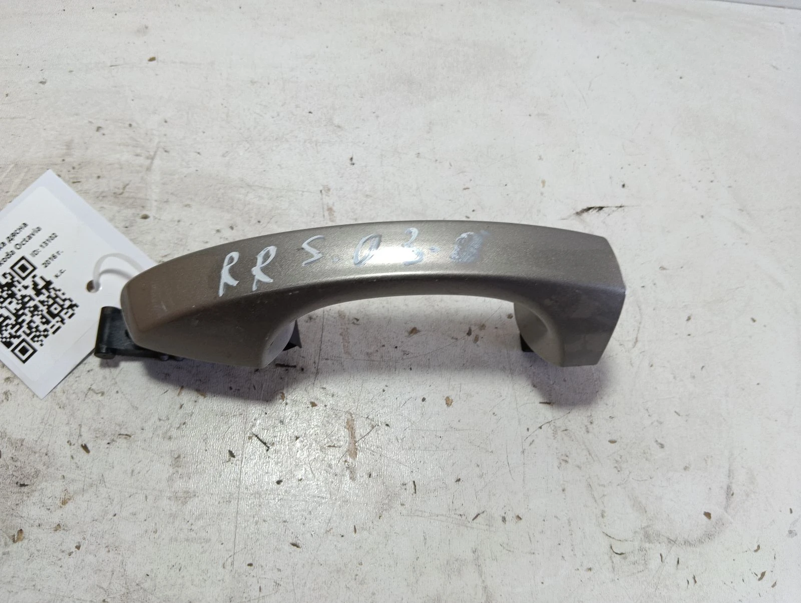 външна дръжка дясна 5G0837206 Skoda Octavia