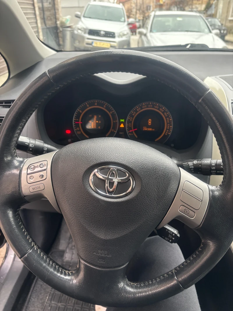 Toyota Auris 1.6 бензин 124 кс!!!, снимка 6 - Автомобили и джипове - 48480698