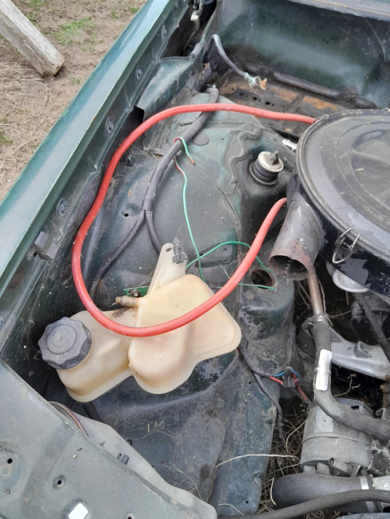 Mercedes-Benz 123 2.0DБЕЗ ДОКУМЕНТИ , снимка 9 - Автомобили и джипове - 53174705