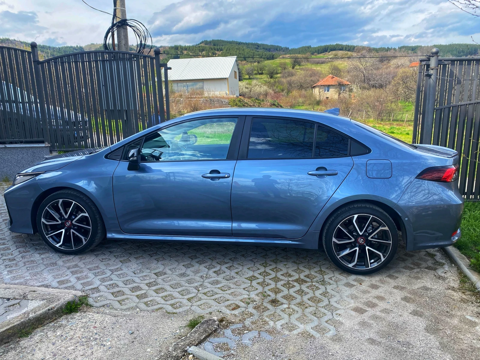 Toyota Corolla 1.6CVT Luxury Plus - изображение 3