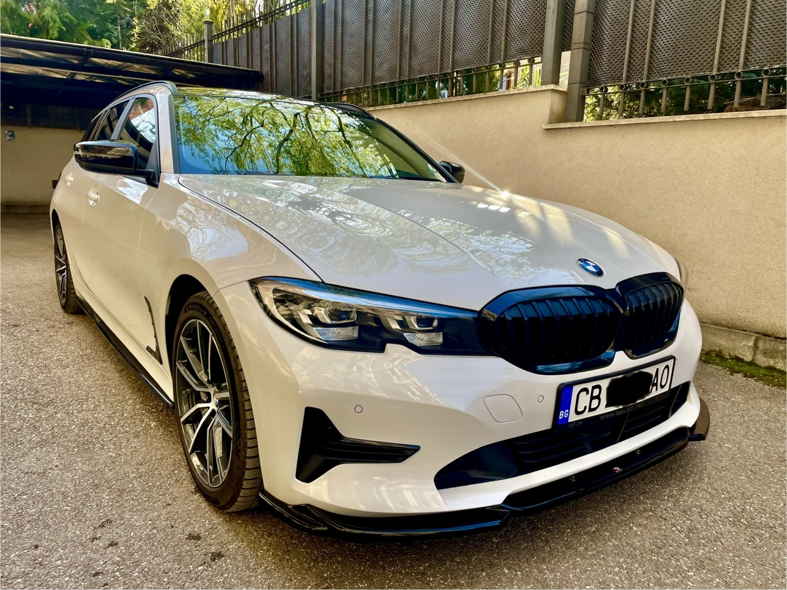 BMW 330 e - X-Drive, Plug-in Hybrid - изображение 2